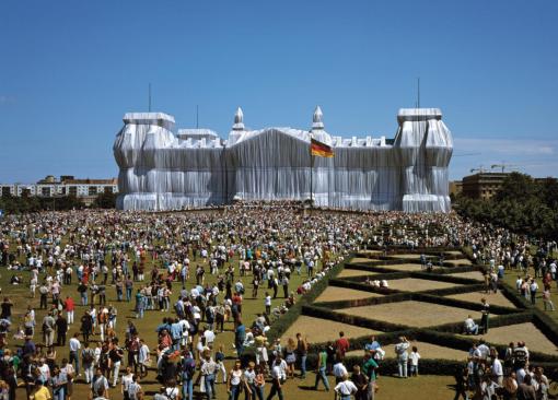 Wrapped Reichstag, Christo, Berlin, 1995  Photo: Wolfgang Volz  