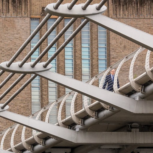 Millennium Bridge crosses the Thames in front of Tate Modern. Designed by Arup, Foster and Partners, and Anthony Caro.