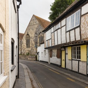Sandwich I. one of the Cinque Ports containing original medieval buildings and benefiting aesthetically from a  lack of inroad parking.