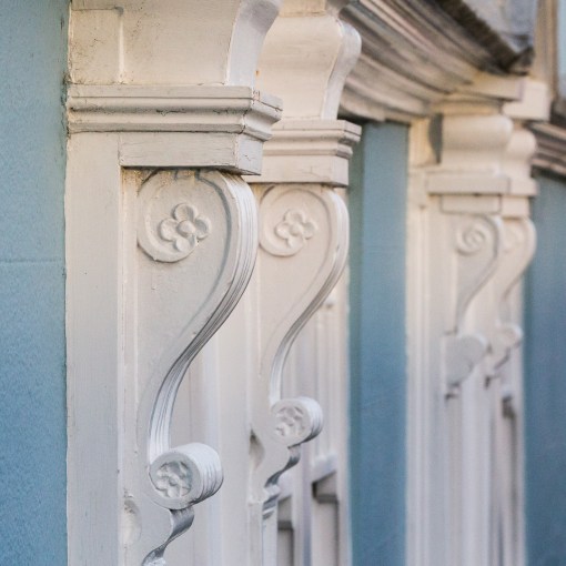 Timber corbels, Southtown, Dartmouth, Devon.