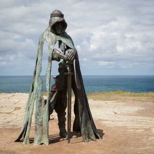 Gallos, statue of King Arthur by Rubin Eynon, Tintagel, Cornwall.